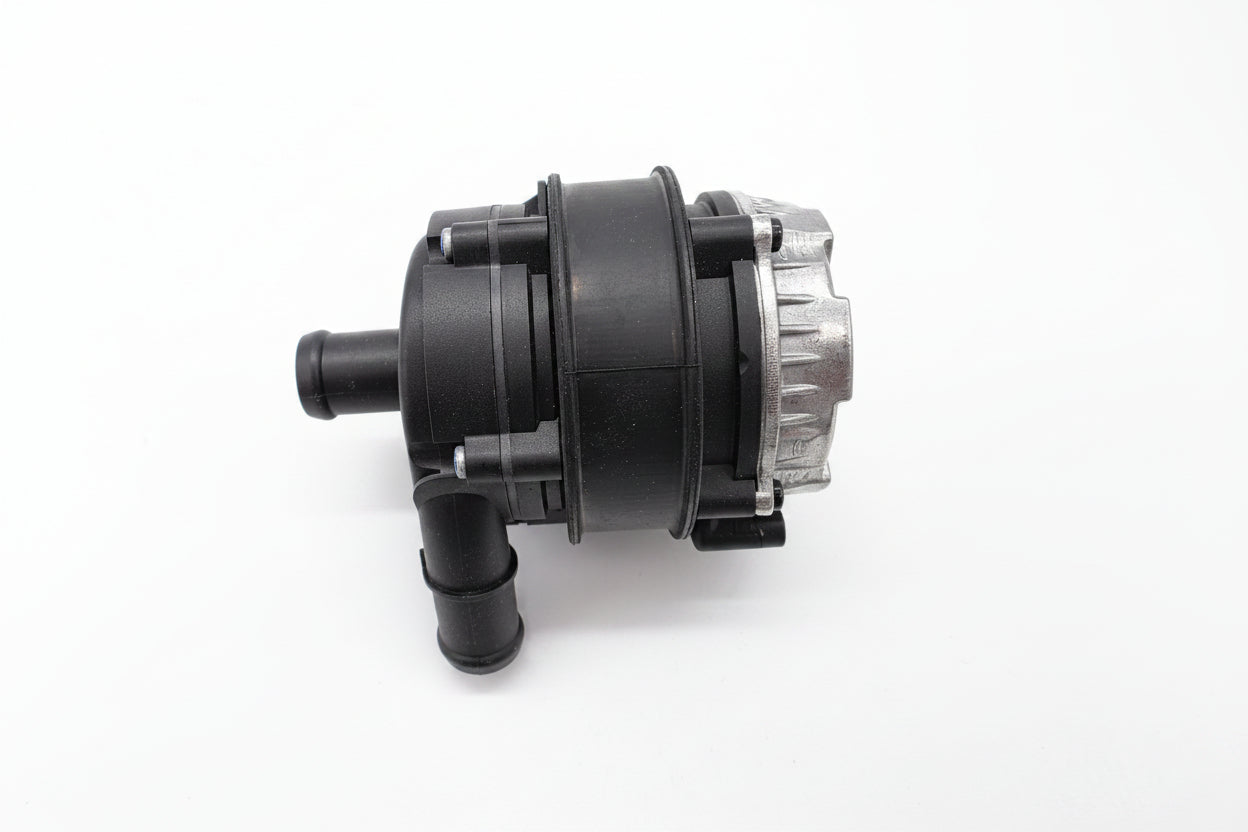 Hulpwaterpomp met stekker 04L965567 - OEM VAG