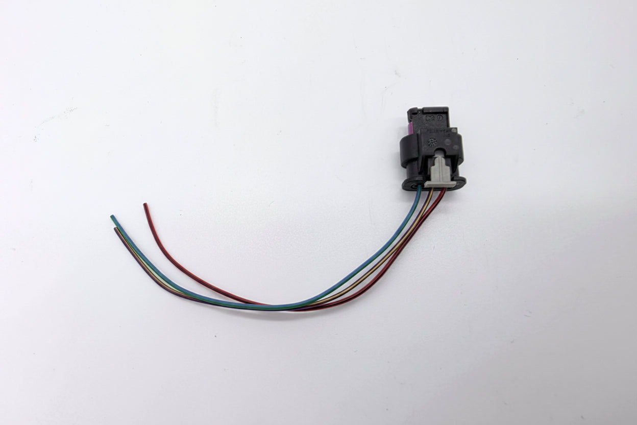 Hulpwaterpomp met stekker 04L965567 - OEM VAG